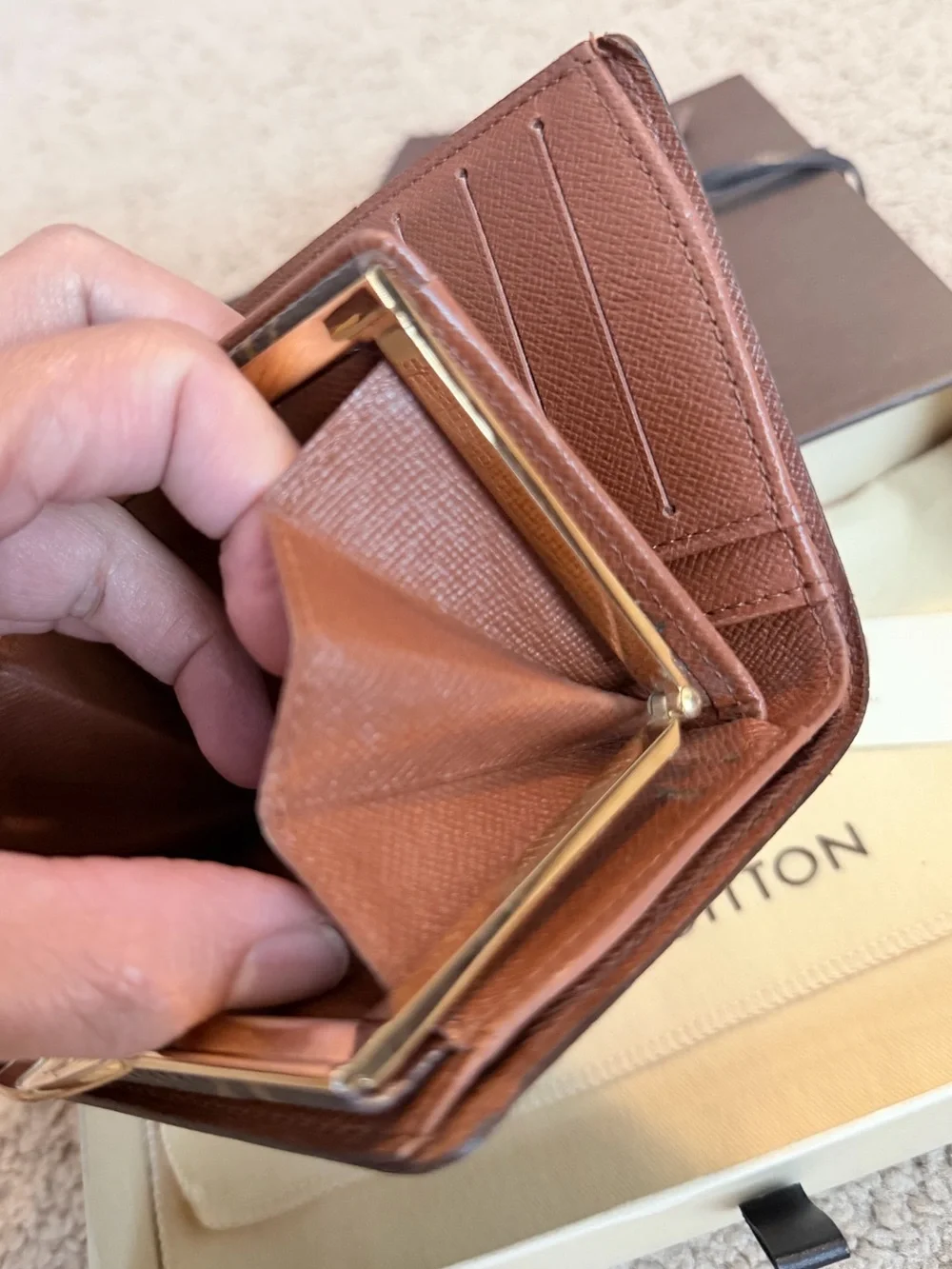 LOUIS VUITTON (kisslock)